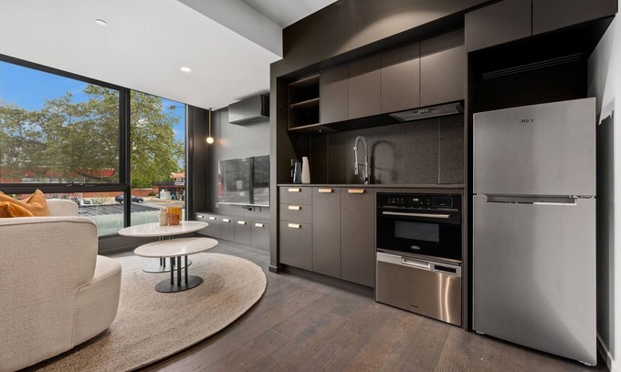 Braddon Apartment | Elegant Studio with Parking