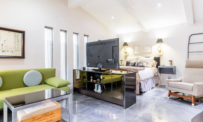 Kessler Bed & Breakfast | Elegant suite at Bishop Arts District Mid Century Resort