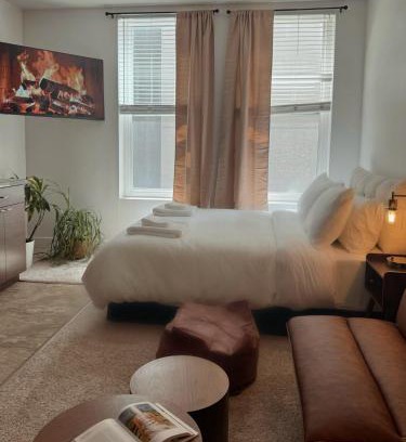 Marina del Rey Apartment | Elegant Suite at Marina-Venice Beach with Pool, Jacuzzi, GYM by Holisticā Retreats