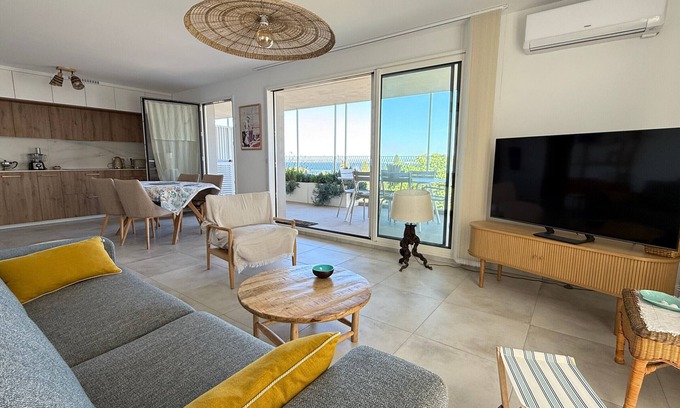 Sete Apartment | Elegant T2 with terrace in Sète, secure parking