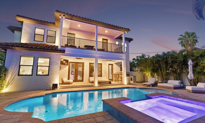 Virginia Park House | Elegant Tampa Oasis: Pool, Sauna, Cold Plunge, Firepit. Near Downtown & Bayshore