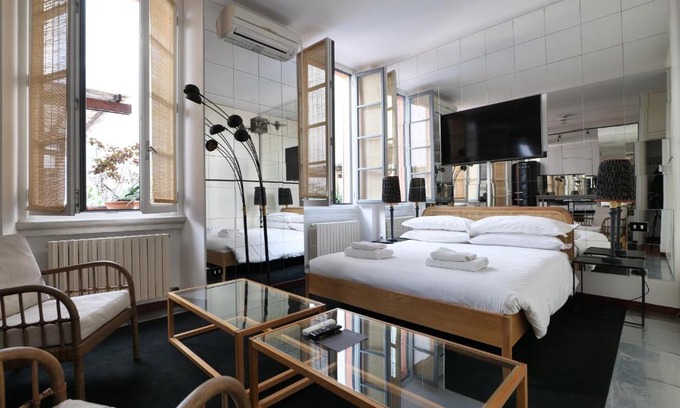 Porta Venezia Apartment | Elegant Terrace Suite