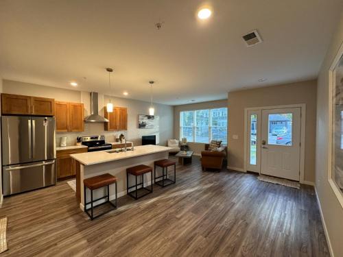 Roosevelt House | Elegant Townhouse near NDSU and Downtown Fargo #101