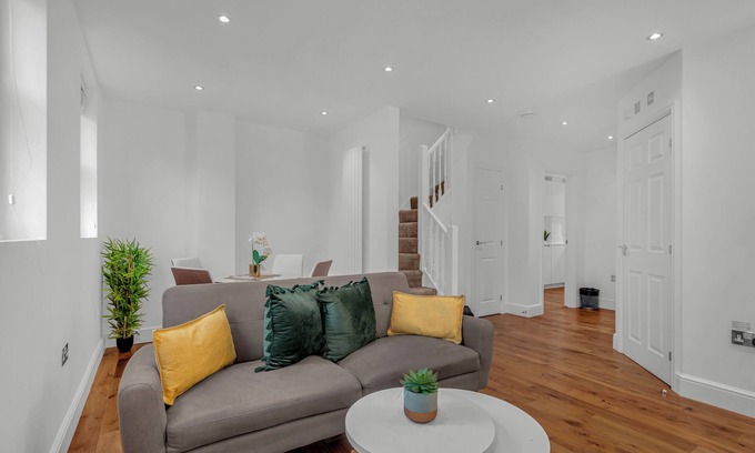 Bishopsgate Apartment | Elegant Two Bedroom Serviced Apartment in Artillery Lane