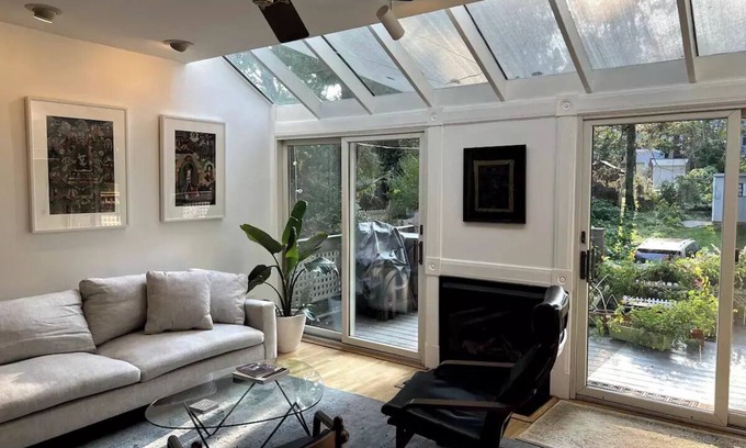 Burleith - Hillandale House | Elegant Two-bedroom Georgetown Home