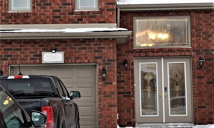 Windsor House | Elegant upper level 3 bedrooms and 2 bathroom