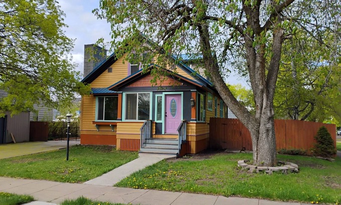 Kalispell House | Elegant Victorian in Kalispell. Near Downtown on Beautiful tree lined East side.