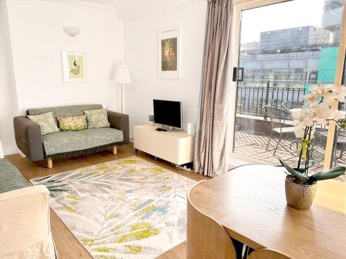 Fitzrovia Apartment | Elegant W1 Penthouse w Terrace Nr Oxford St w Helpful Informative Host