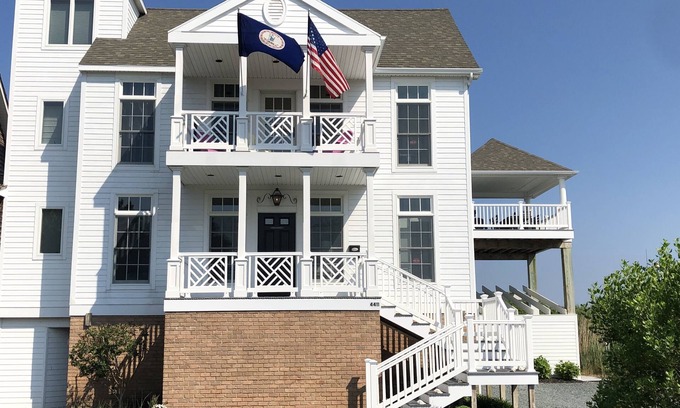 Chincoteague House | Elegant Waterfront Residence, Magnificant Sunsets, Close to Town Ctr, Elevator
