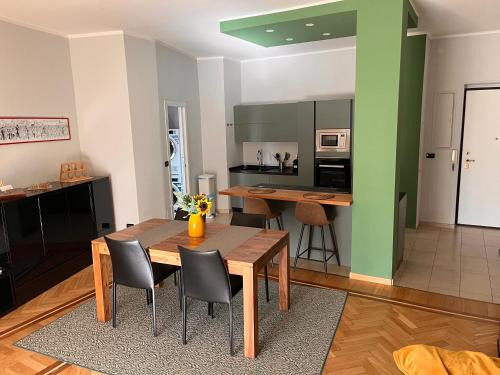 Cit Turin Apartment | Elegante Apt a 5 minuti da Stazione e Metropolitana - Free Parking a 80m