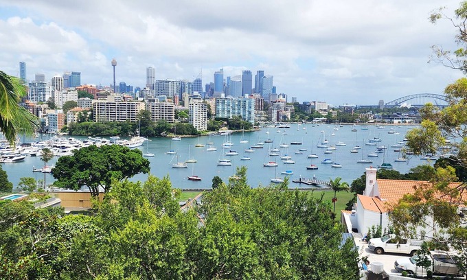 Double Bay Apartment | Elegantly Appointed Apartment with Harbour Views