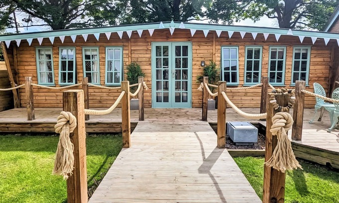 Mayfield Cottage | Elegantly finished lodge with a private, decked garden.