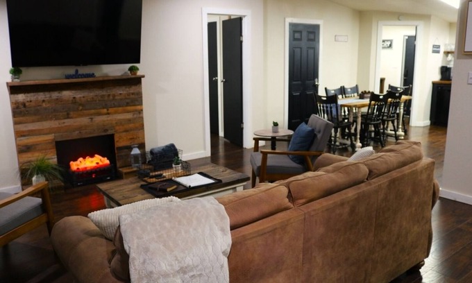 Electra House | Elegantly Rustic 3 Bedroom 2 Bath Modern Farmhouse Cottage