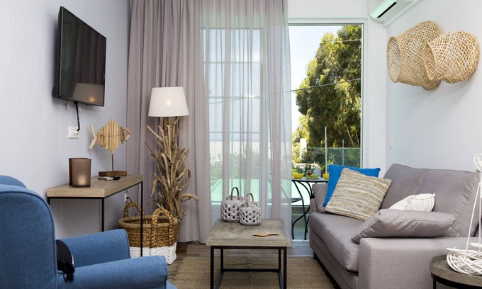 Ixia House | Elenis Philoxenia
