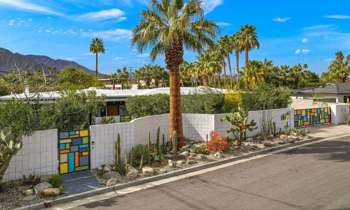Palm Springs Apartment | Elenora's Casita is in central Palm Springs near downtown and the excitement!