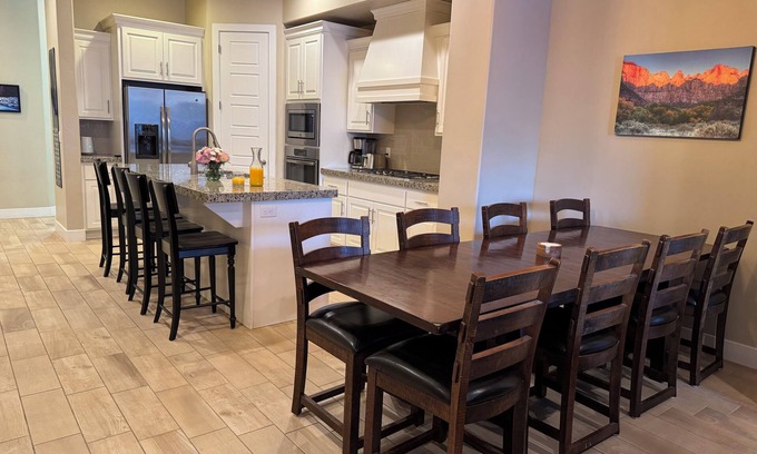Washington House | Elevate Your Escape: 4-bedroom retreat for relaxation & adventure, 2 pools/spas