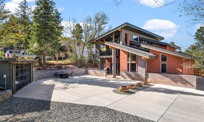 Broadmoor House | Elevated Escape - Mountain Luxury by Broadmoor+Zoo