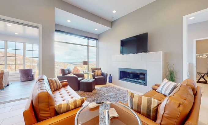 Andersonville House | Elevated lake-view escape w/free attraction tickets, movie room, & sun room