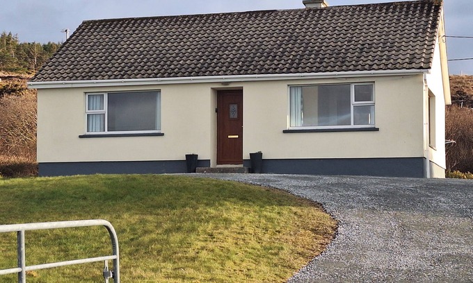Lettermacaward House | Elevated Site In Peaceful Donegal Bright Cottage - Fantastic Sea & Mountain view