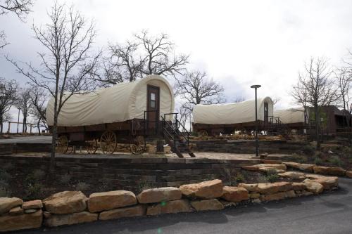 Bridgeport House | Elevated West Wagon Stay - Spacious Cozy and Charming