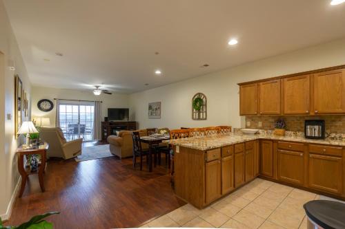 Branson House | Elevator Access - Heart of Branson Location - FREE TICKETS INCLUDED - RL5-6
