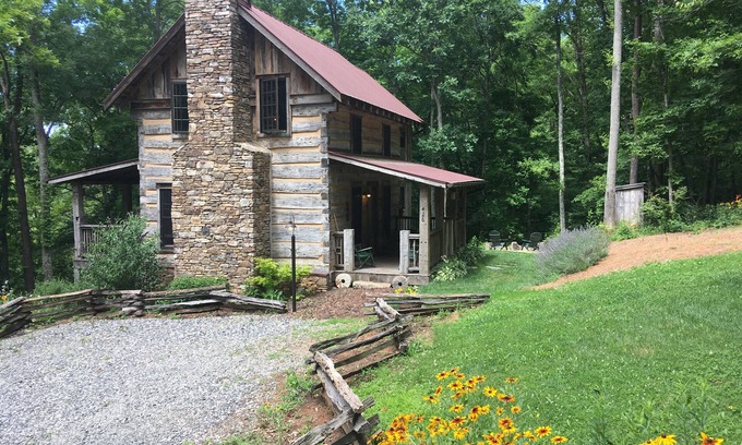 Weaverville Cabin | Eli Reeves Cabin at Hobbyknob Farm - Authentically restored 1820 Log Cabin