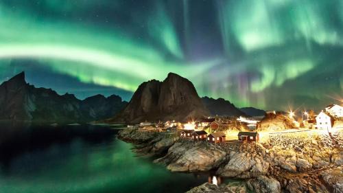 Hamnøya Resort | Eliassen Rorbuer