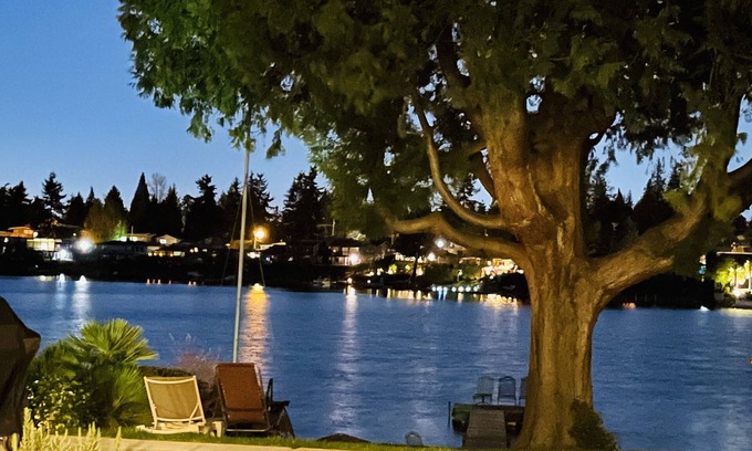 SeaTac Apartment | Elite Homes Water front Suit