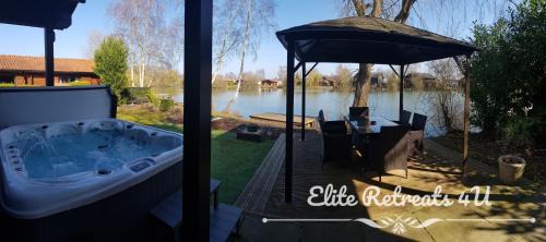Tattershall House | Elite Retreats 4U Lakeside Hot Tub Log Cabin at Tattershall Lakes Park
