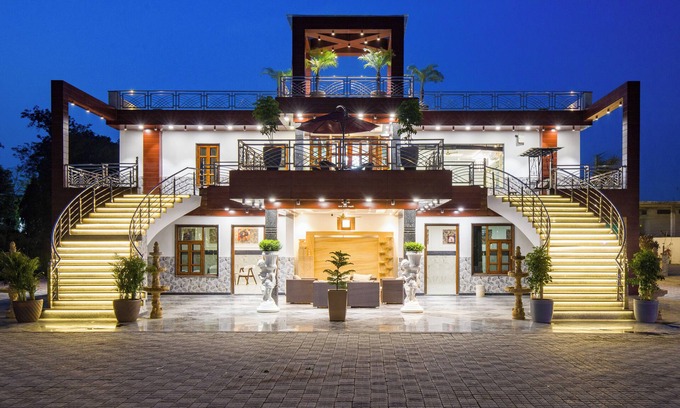 Faridabad Villa | ELIVAAS Ivory Estate Pet-friendly Farm