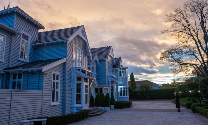 Christchurch City Centre Cabin | Eliza's Manor