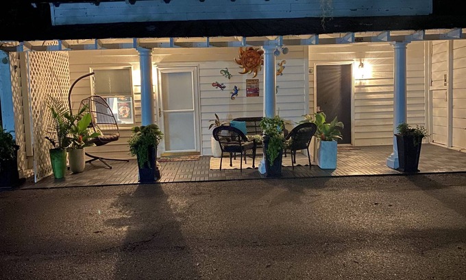 Summerville Historic District Cottage | Elizabeth Arden's former Estate, Casino Style Cottage in Summerville