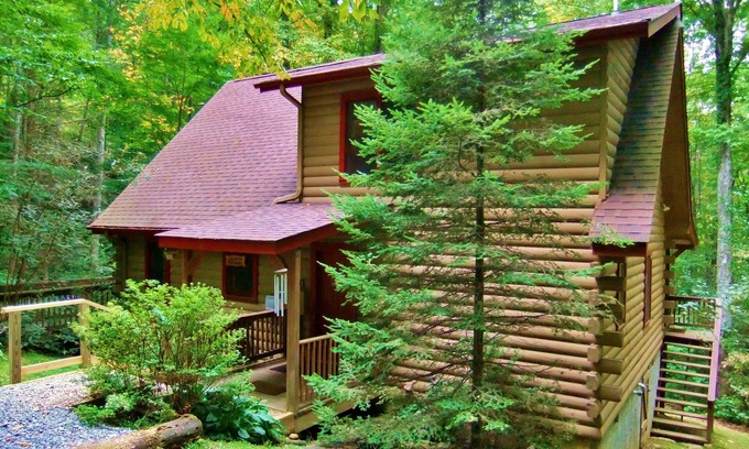 Maggie Valley Cabin | Elk Buck Gift Card, Rushing Creek, Hot Tub, Firepit, Wood Fireplace, WiFi, A/C
