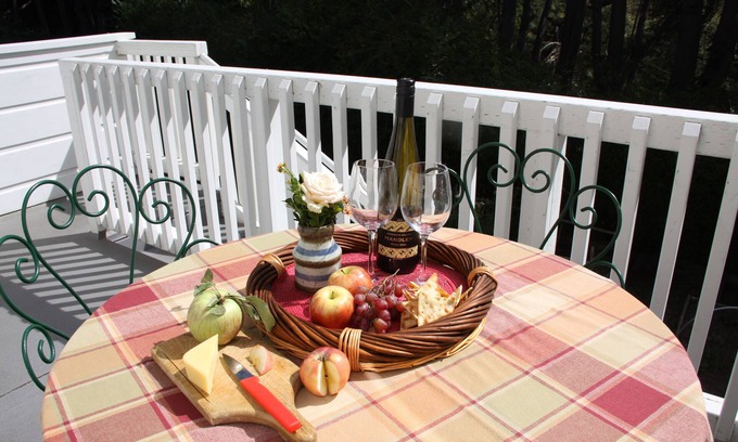 Elk Bed & Breakfast | Elk Cove Inn & Spa Garden View Pet Friendly sleep 2 only
