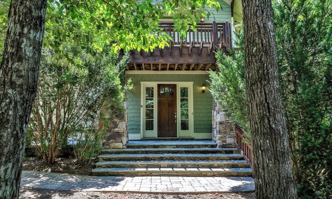 Big Canoe Cabin | ELK HORN | Charming MOUNTAIN Lodge with COZY Fireplace & Amenities in Fantastic Location !