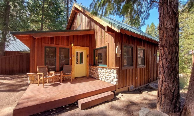 Mazama Cabin | Elk Lodge: Spacious Cabin Near Trails & Ski Access