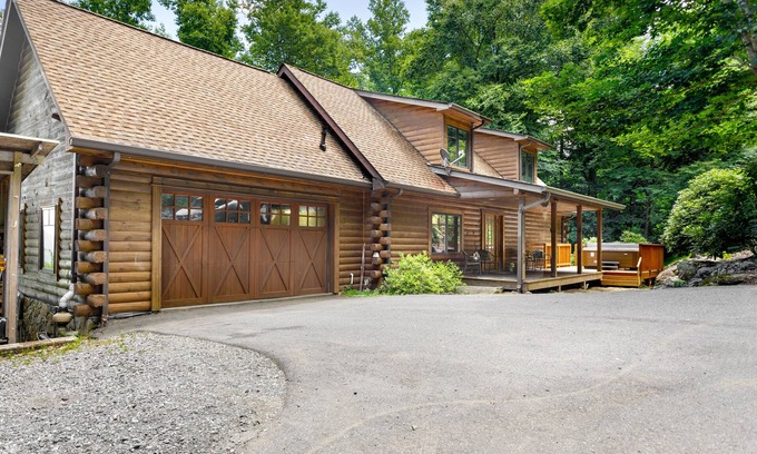 Asheville Cabin | Elk Mountain Lodge: An AVL Mountain Escape w/Hot Tub, Fireplace, Hi-Speed Wifi