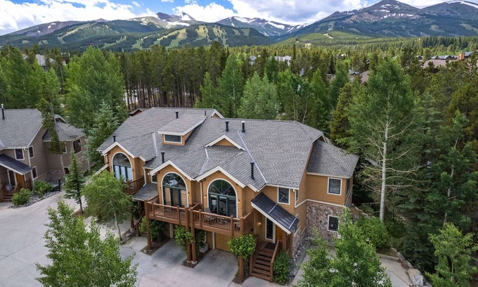 Four O'Clock House | Elk Ridge Imperial Townhome: Spacious, Hot Tub