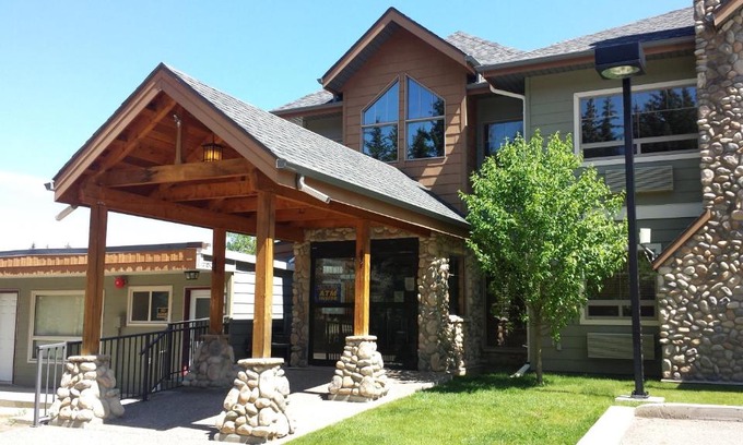 Elkwater Cabin | Elkwater Lake Lodge and Resort