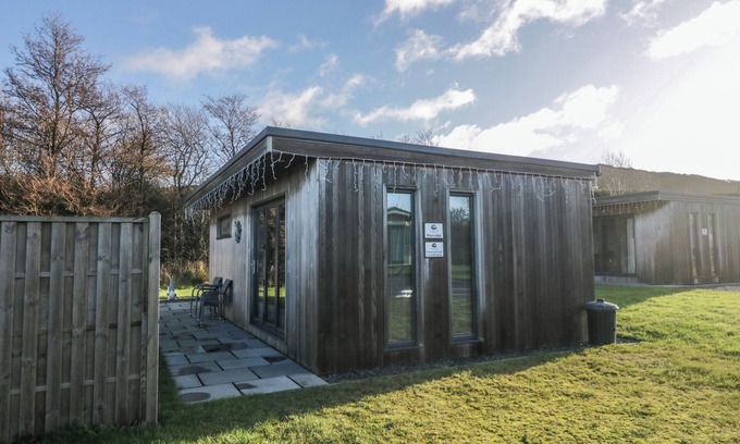 Askam and Ireleth Cottage | ELLA, romantic, character holiday cottage in Askam-In-Furness