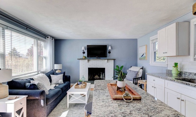 Newport East House | Ellery Bungalow #51- Island Calm Near Newport