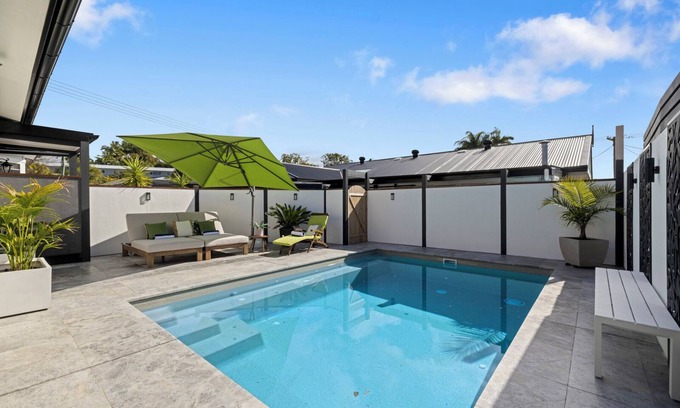 Coffs Harbour House | Ellie's Grand Escape - Sleeps 10, Pool, Spa, Amazing!