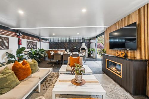 Coffs Harbour House | Ellie's Grand Escape - Sleeps 10 Pool Spa Amazing!