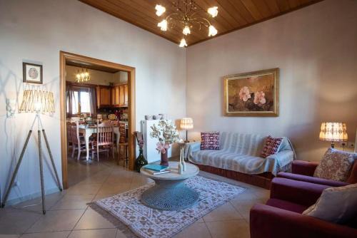 Galaxidi Apartment | Ellie's Vintage House