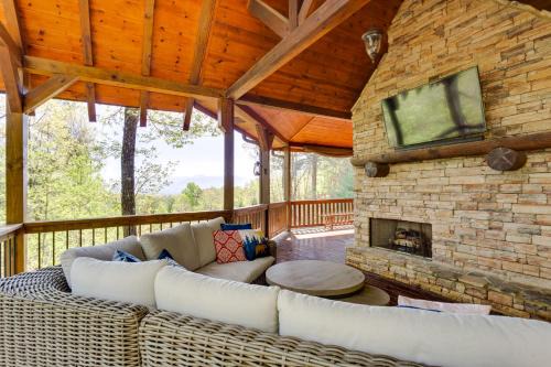 Ellijay House | Ellijay Hideaway with Hot Tub, Views and Game Room!