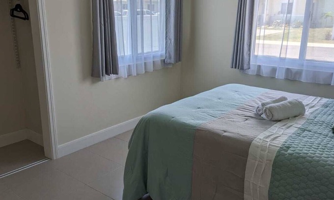 Lucea Villa | Ellison's Place! Modern Beach Villa Pool, Wifi