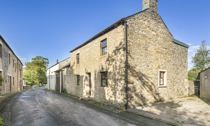 Caldbeck Cottage | ELLWOOD HOUSE, pet friendly, with a garden in Caldbeck