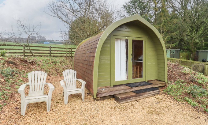 Broadway Cottage | ELM 4, pet friendly, with a garden in Broadway