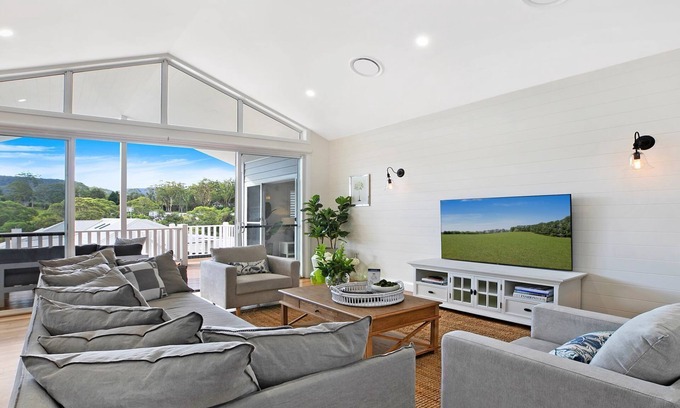 Berry House | Elm Cottage – with gorgeous, iconic escarpment views to Berry Mountain