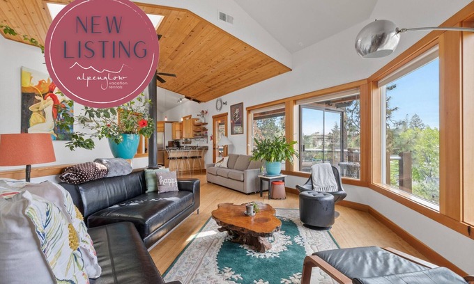 Southern Crossing House | Elmwood Place | Southern Crossing, River, Mountain Views